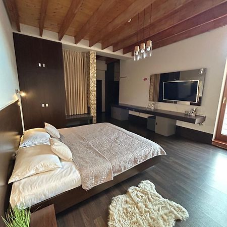 Ar Golden House Hotel Kosice Bagian luar foto