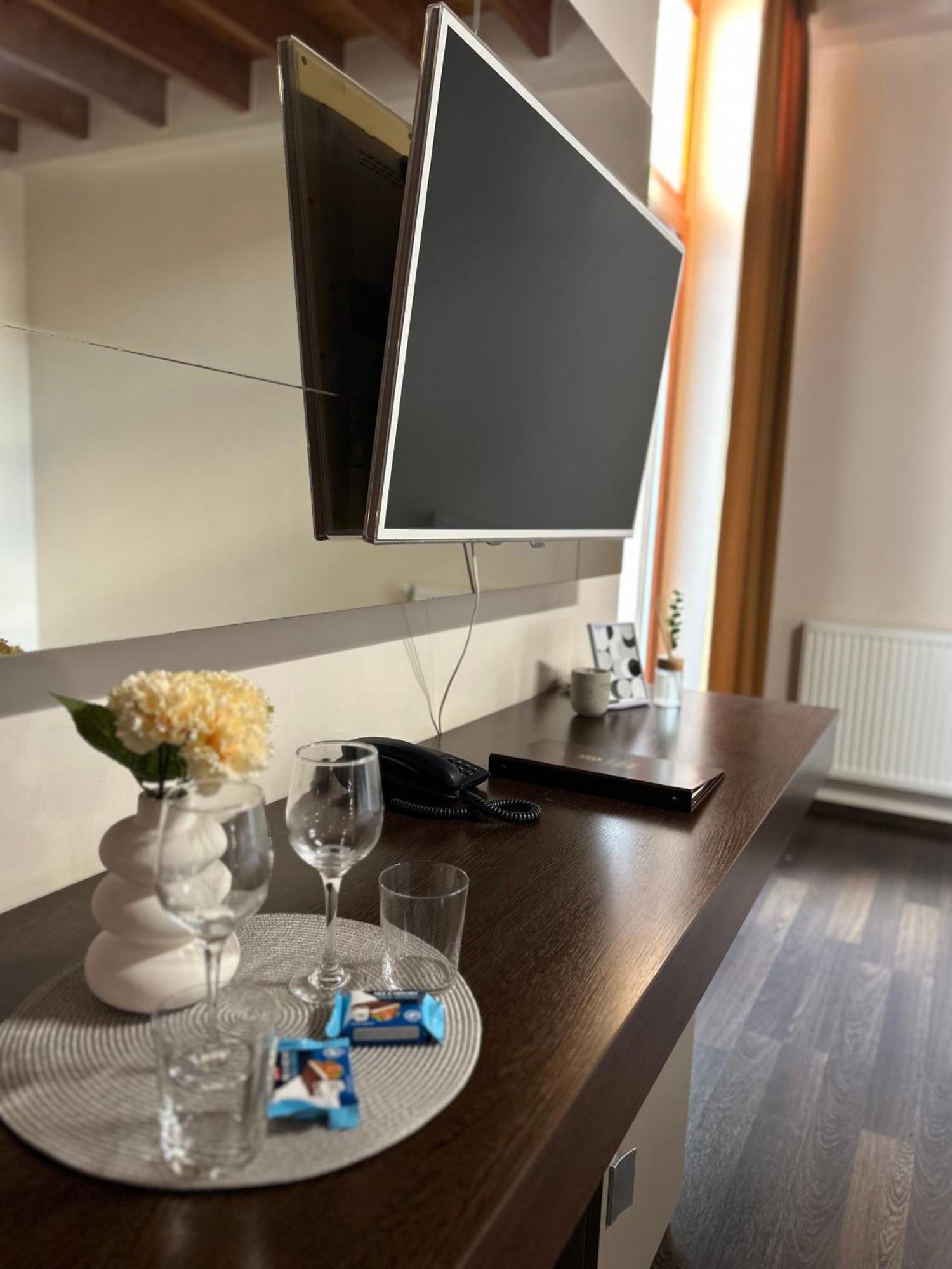 Ar Golden House Hotel Kosice Bagian luar foto